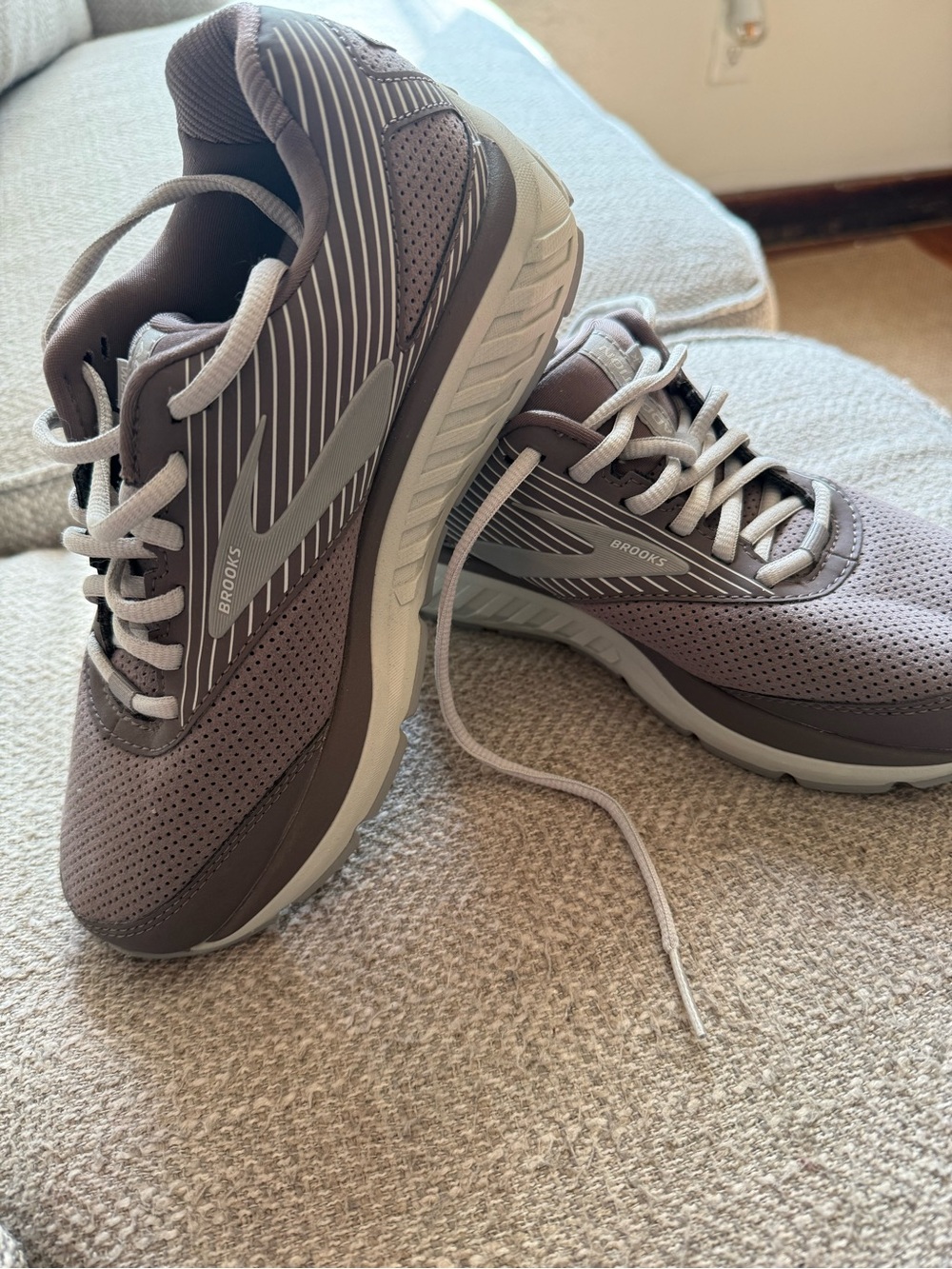 Brooks women’s Walker Sneakers in Taupe Gray